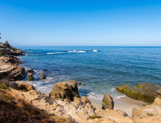Big Rock surf break in La Jolla, San Diego — the sandstone shelf in the foreground with sets breaking beyond it.